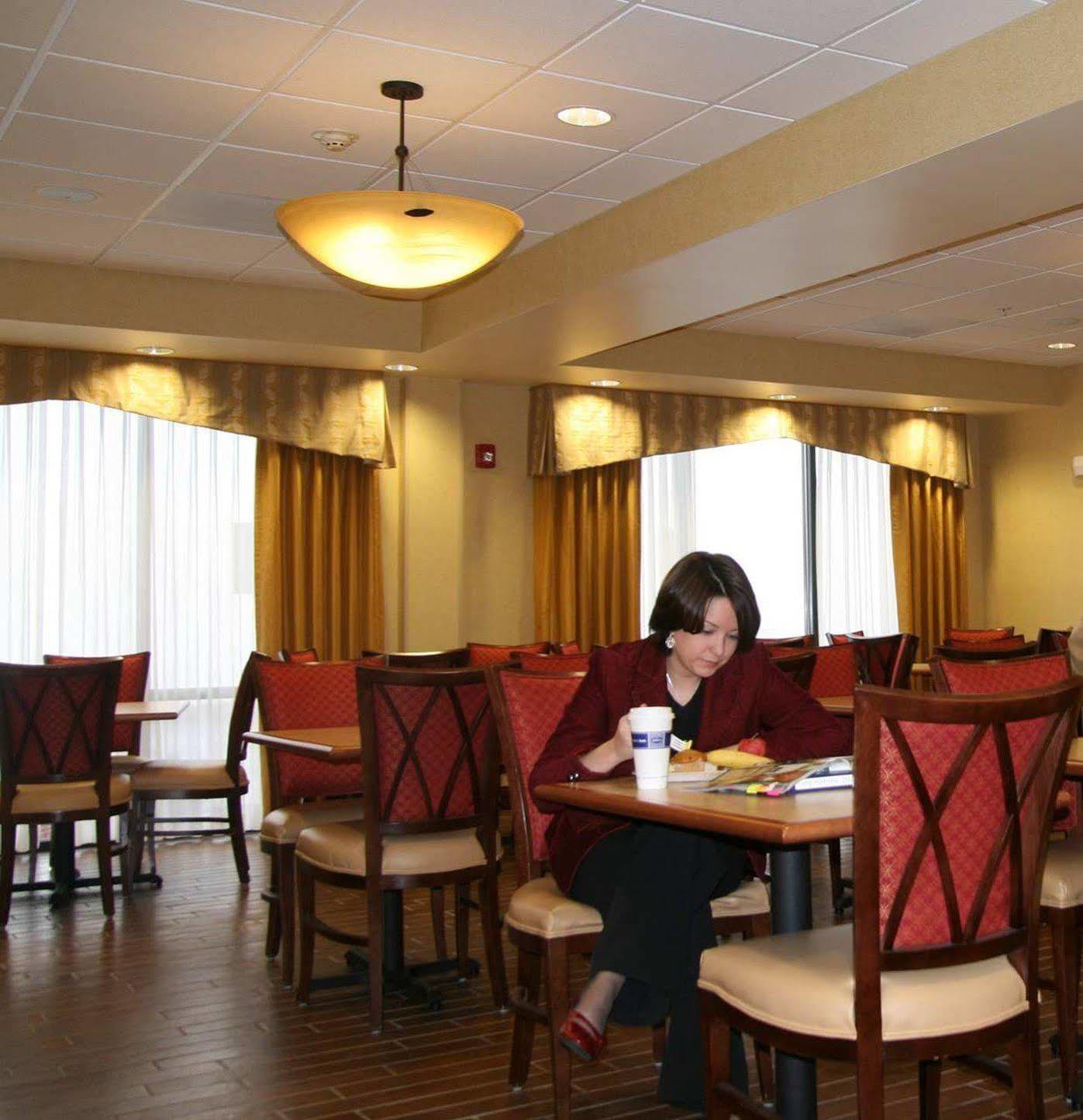 Hampton Inn Elkins Restoran fotoğraf